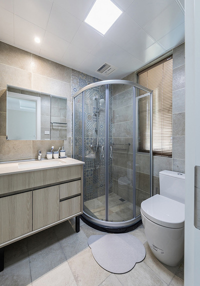 卫生间图片来自家装大管家在145平现代舒适3居 低调奢华世界的分享