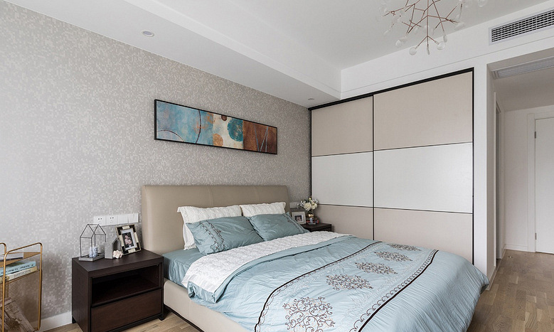 卧室图片来自家装大管家在145平现代舒适3居 低调奢华世界的分享