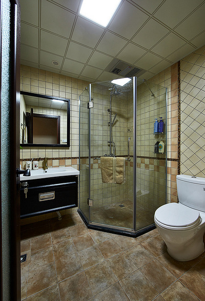 卫生间图片来自家装大管家在向往生活 126平美式混搭舒适3居的分享