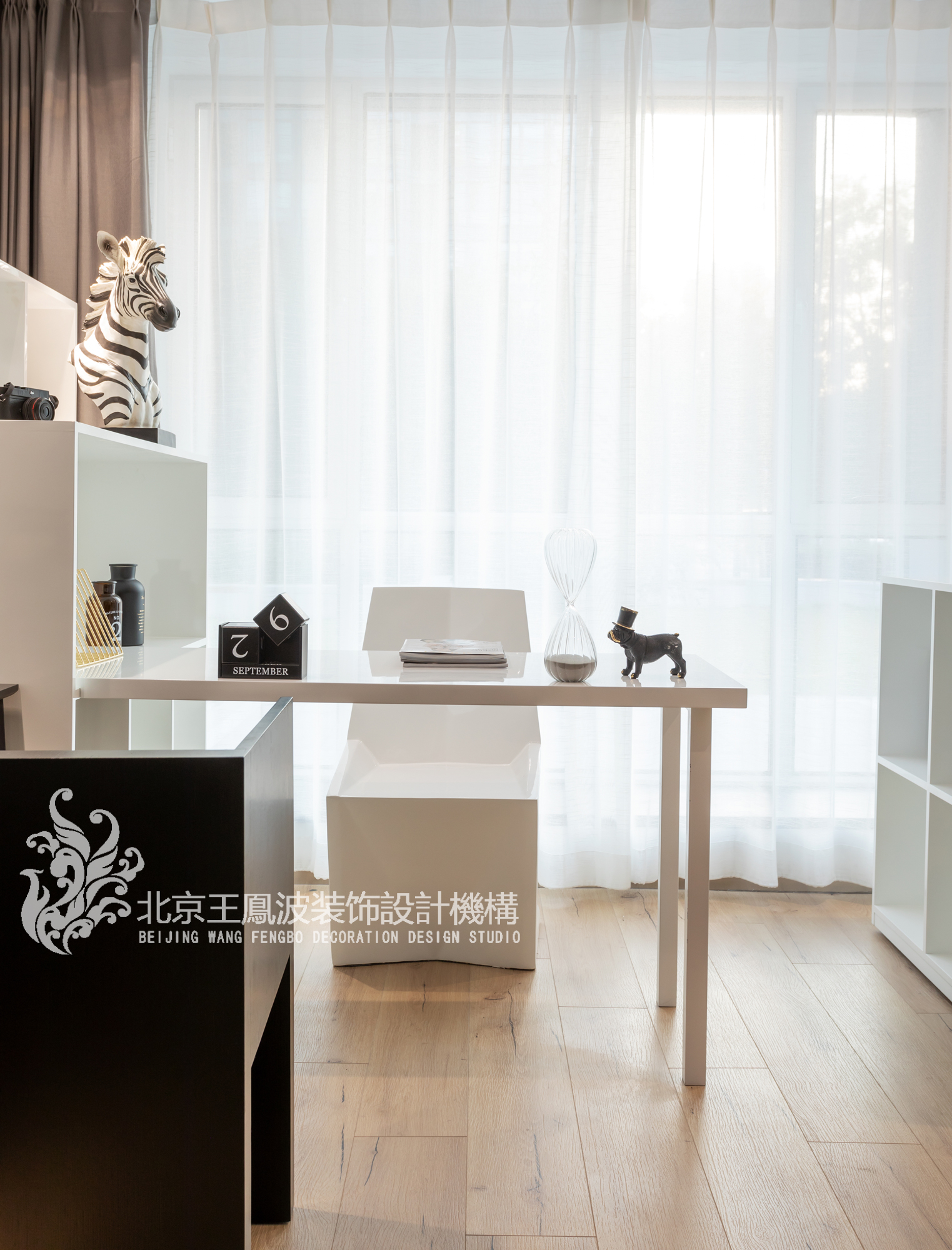 简约 书房图片来自王凤波设计机构在打造时尚商住两宜的综合体的分享