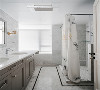 主卧卫浴
主卧卫浴同样以线板元素打造柜体，不同的是多了更多亮面磁砖，使其容易清扫打理，也为恬淡的居家挹注低调的华丽。