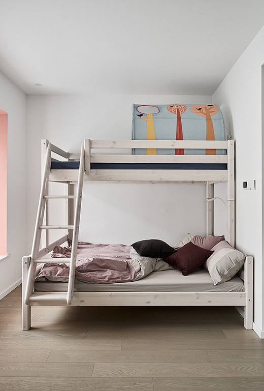 儿童房图片来自家装大管家在165平现代极简空间 至简诠释大美的分享