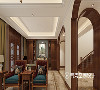 客厅与其它功能区域之间做了精致的拱门造型，隔而不断，增加了空间的美感。