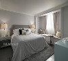 主卧房同样为冷灰色，因家具软件的不同，而使空间色彩略有差异。灰色具有强大的包容性，能与多种元素相互融合、协调。