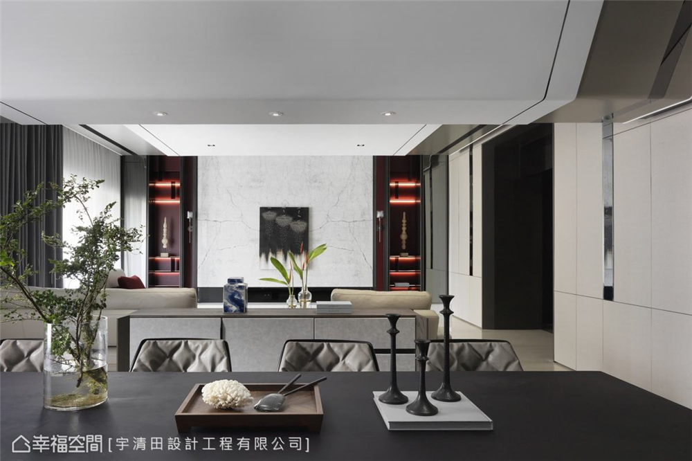 装修设计 装修完成 标准风格 客厅图片来自幸福空间在205平，时尚神秘红 蕴藏高端品味的分享