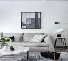 沙发造型简洁大方，皮质柔软细腻，颜色与面料的完美融合也使之更符合主流审美，给整个客厅空间注入了些许静谧与雅致。搭配黑白组合式的大理石茶几，更显时尚及品位。