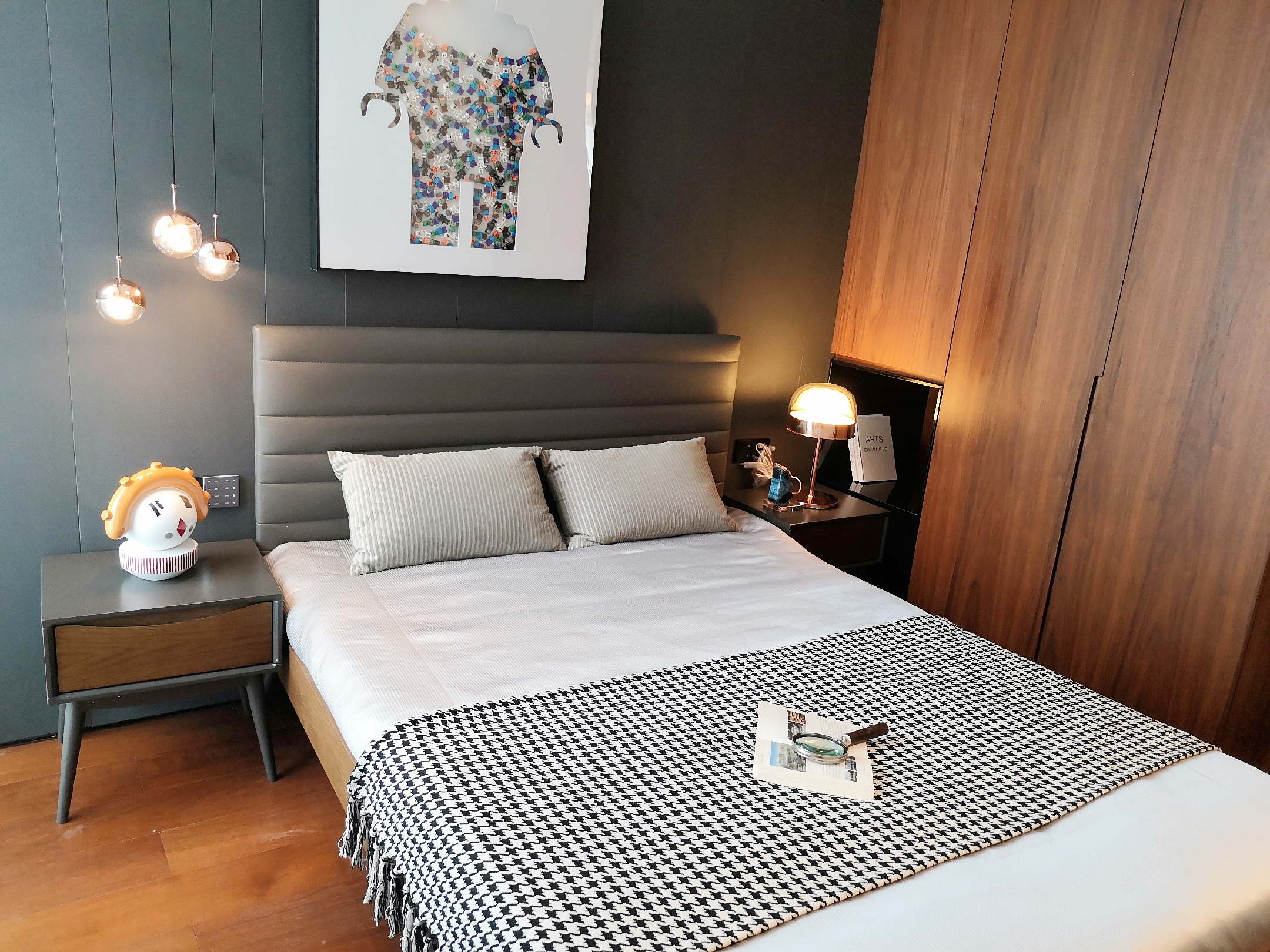 现代风格 大平层公寓 精装房软装 高端设计 卧室图片来自洛克整体软装设计在【花漾锦江整体软装设计】的分享