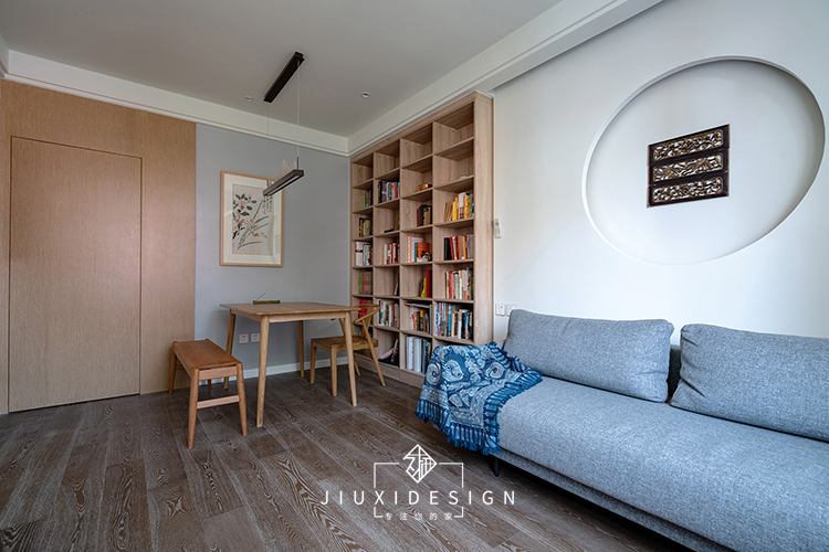 收纳 80后 旧房改造 小户型 客厅图片来自久栖设计在利用原木白墙打造淡雅的混搭风的分享