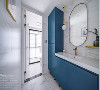 白色简单却能搭配所有颜色，而且，还能让卫浴间更清爽、开阔，搭配蓝色浴室柜与金色小五金，打造典雅大气之感。三分离的空间设计也极为讲究，打造酒店般的体验，提升使用品质。