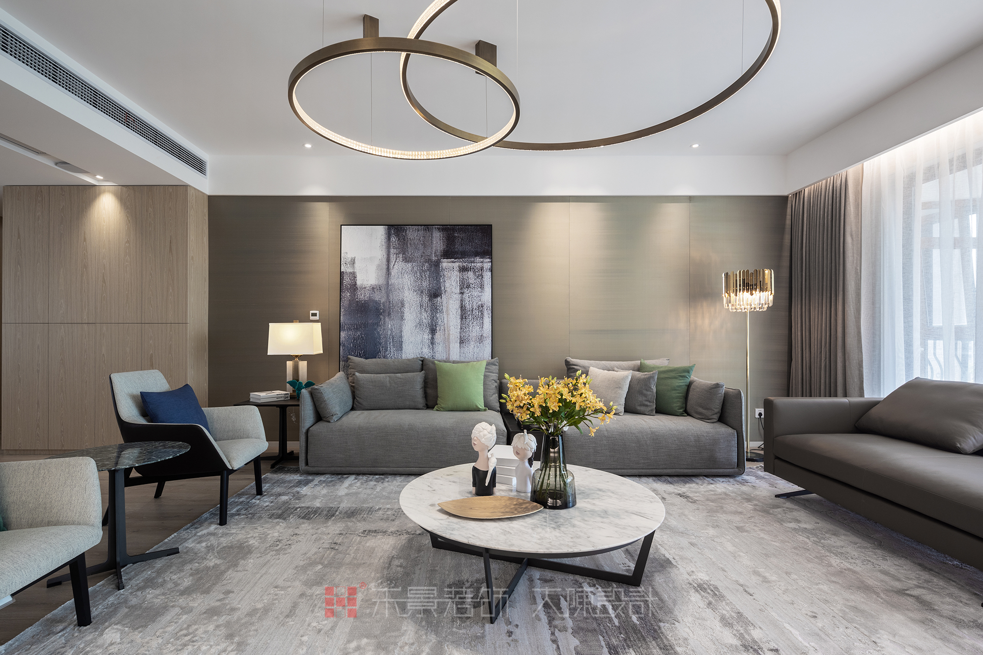 客厅图片来自禾景大陈设计在柏悦华府公寓项目的分享