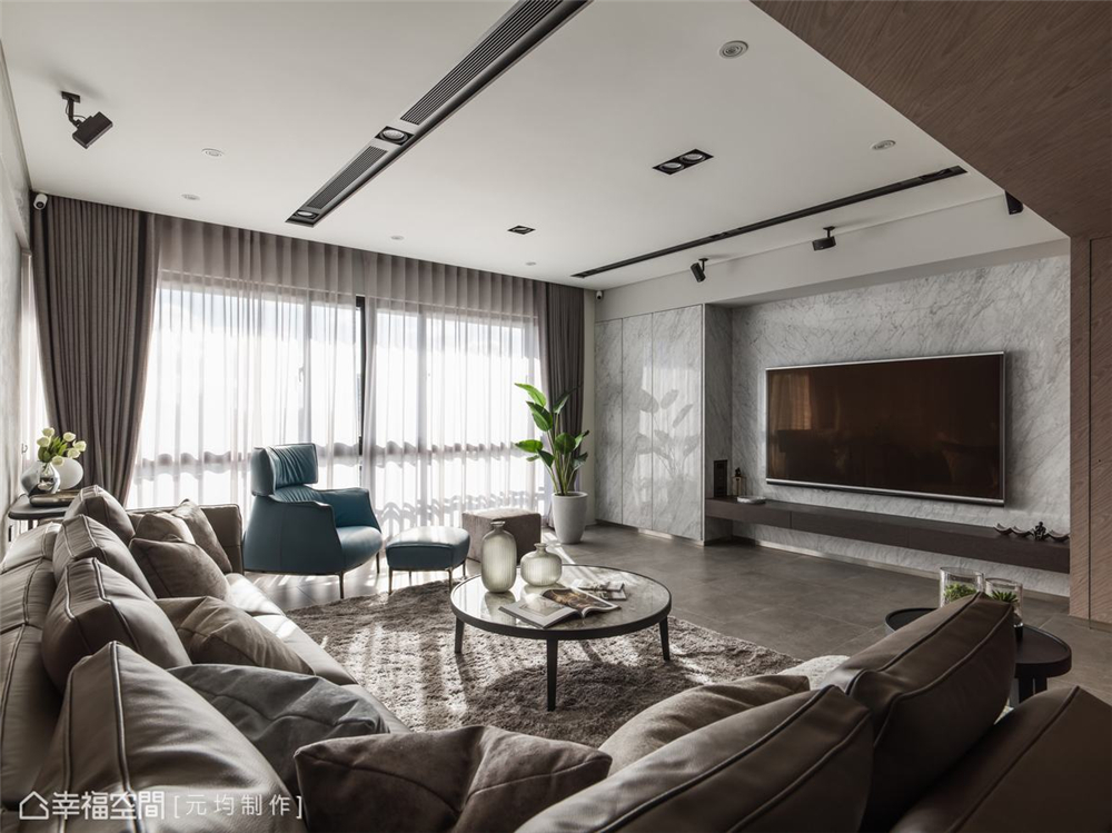 装修设计 装修完成 现代风格 客厅图片来自幸福空间在198平，大气质调温馨宅的分享