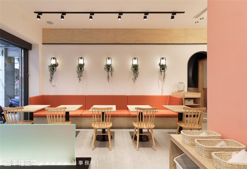 装修设计 装修完成 现代风格 餐厅图片来自幸福空间在66平，用缤纷甜美的色彩直击味蕾的分享