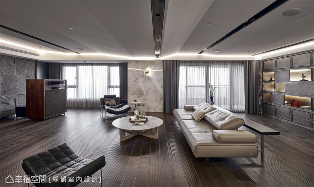 客厅图片来自幸福空间在360平，材质×手法构筑的音乐飨宴的分享
