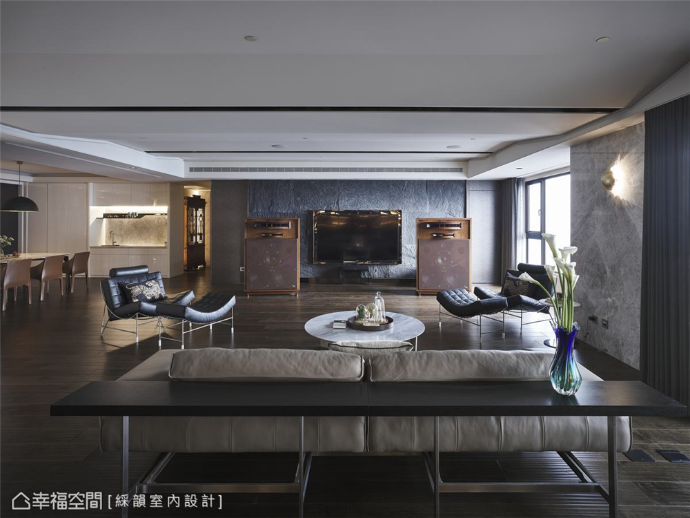 客厅图片来自幸福空间在360平，材质×手法构筑的音乐飨宴的分享
