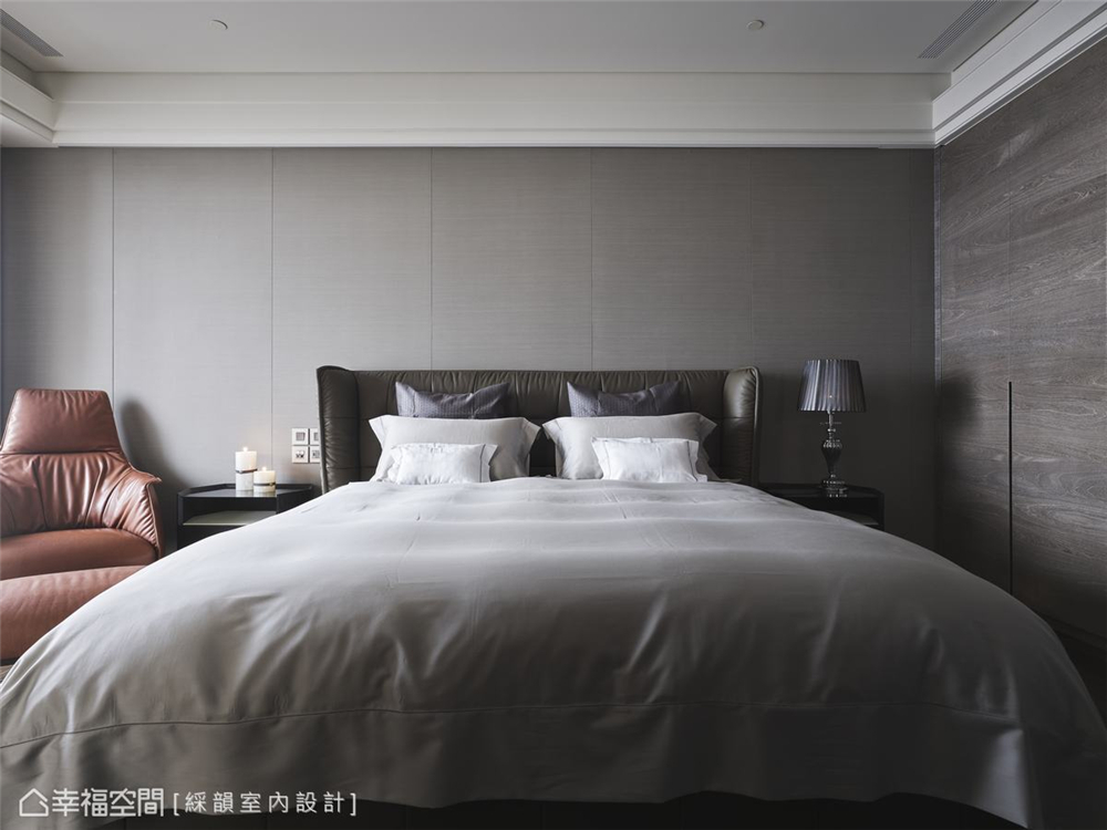 卧室图片来自幸福空间在360平，材质×手法构筑的音乐飨宴的分享