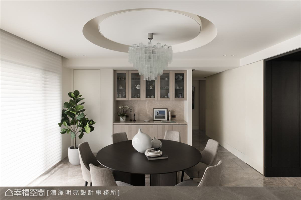 装修设计 装修完成 现代风格 人文风格 餐厅图片来自幸福空间在192平，静享都心生活 人文风尚宅的分享