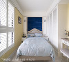净白透亮
床背墙铺以蓝色绒质绷布，与鹅黄色墙面、白色百叶窗交织慵懒、柔和的睡眠空间。
