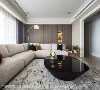 客厅
地坪选用豪宅御用国际品牌的地毯作品，寓意蓊郁山林的景致。