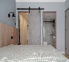 卧室增加衣帽间，水泥灰色的谷仓门，给空间带来一点工业风的感觉。